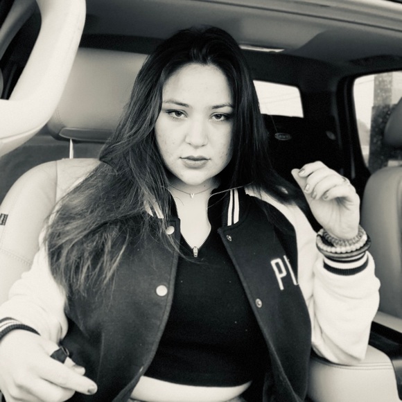 Meet your Posher, Miranda - Picture 2 of 2